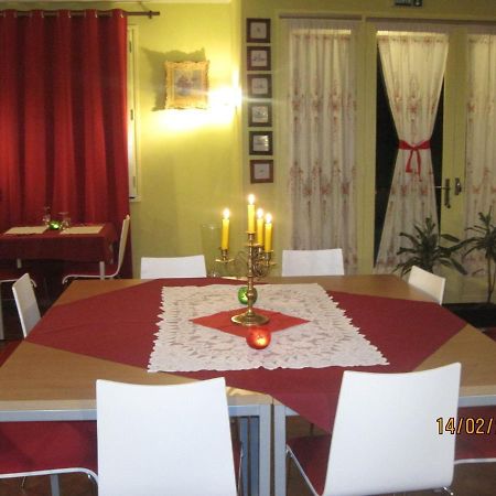 Hotel Le Commerce Neuville  Екстер'єр фото