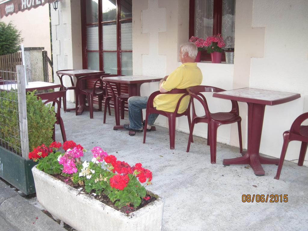 Hotel Le Commerce Neuville  Екстер'єр фото