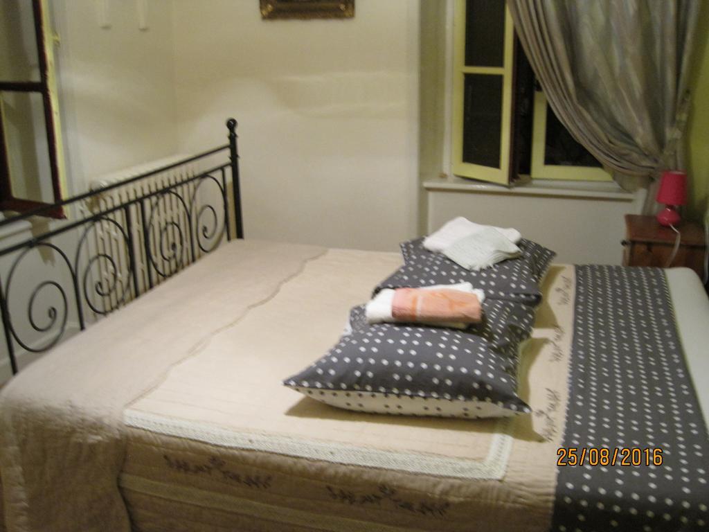 Hotel Le Commerce Neuville  Екстер'єр фото