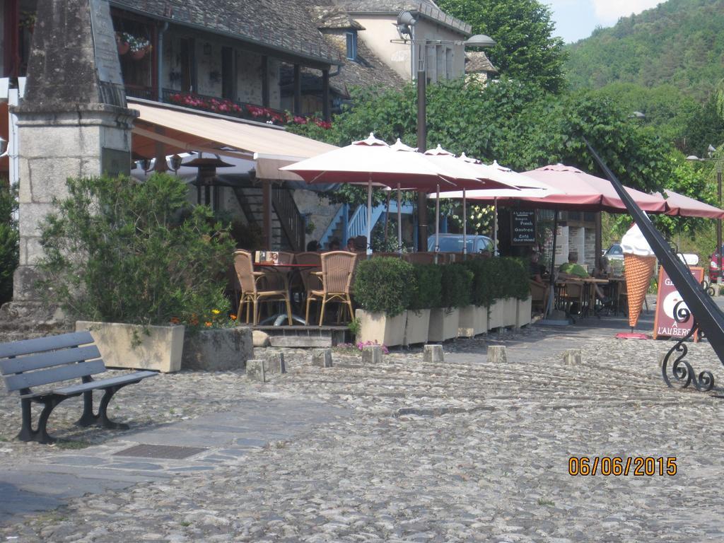 Hotel Le Commerce Neuville  Екстер'єр фото