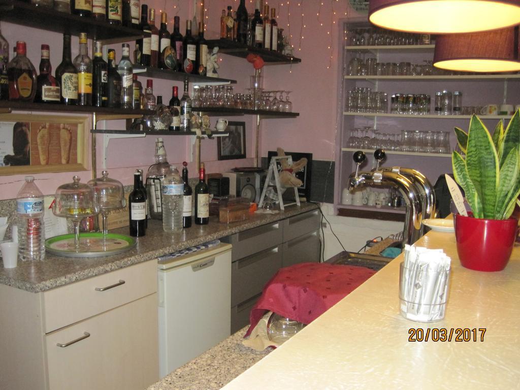 Hotel Le Commerce Neuville  Екстер'єр фото