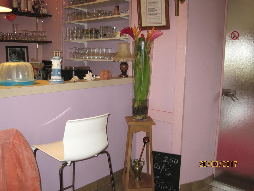 Hotel Le Commerce Neuville  Екстер'єр фото